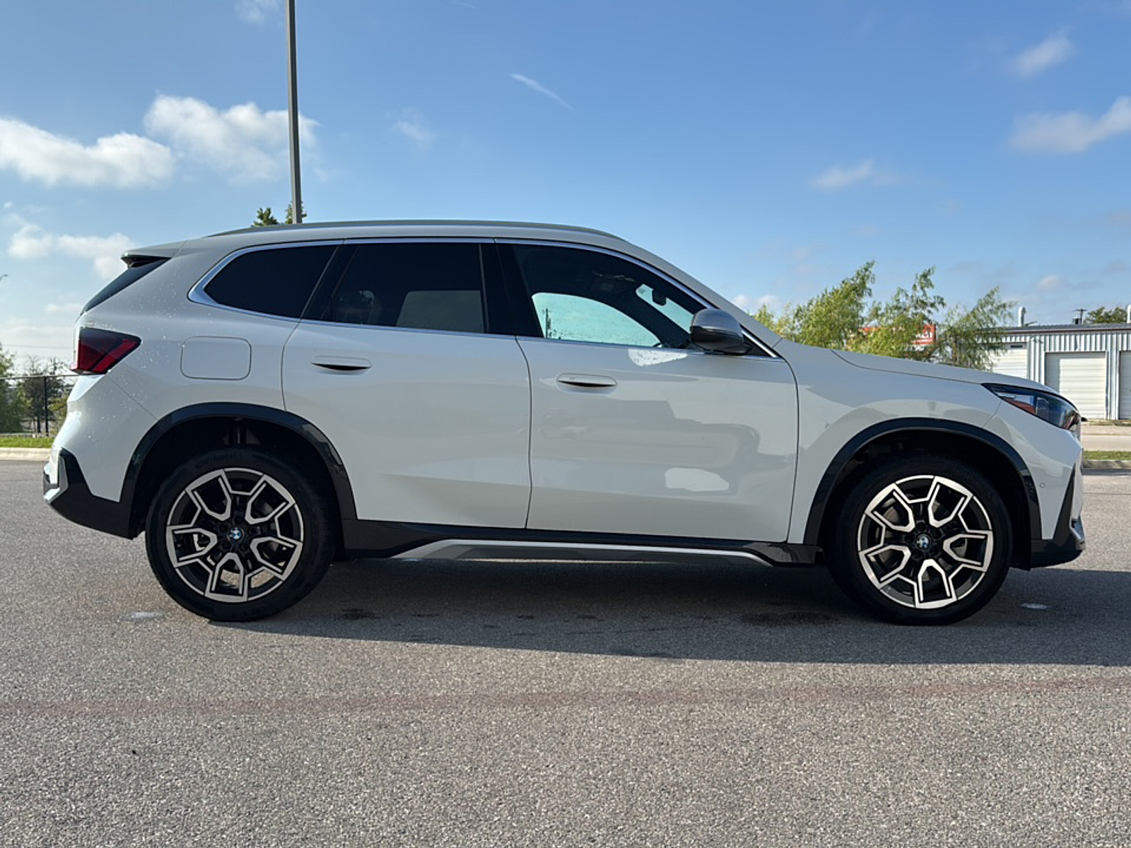 2023 Bmw X1 XDrive28i photo 3