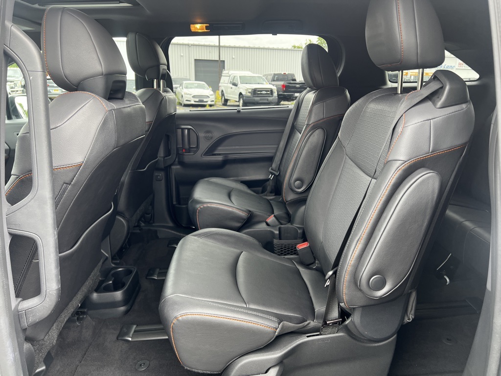 2022 Toyota Sienna XSE photo 19