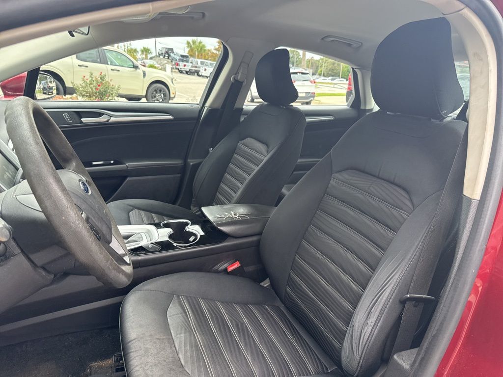 2016 Ford Fusion SE photo 3