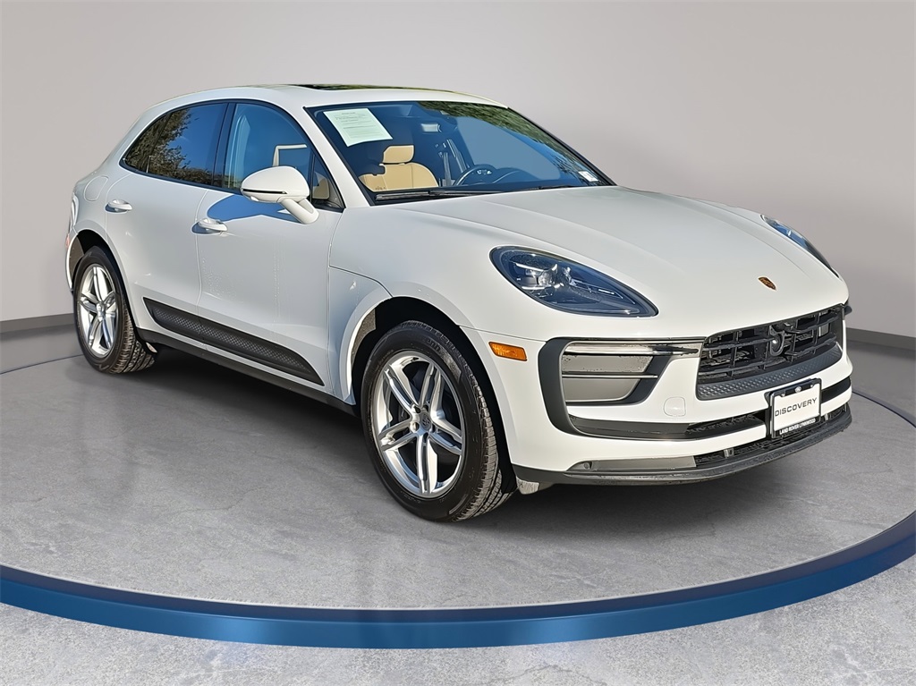 2022 Porsche Macan Base photo 3