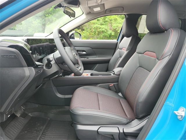 2025 Nissan Kicks SR photo 3