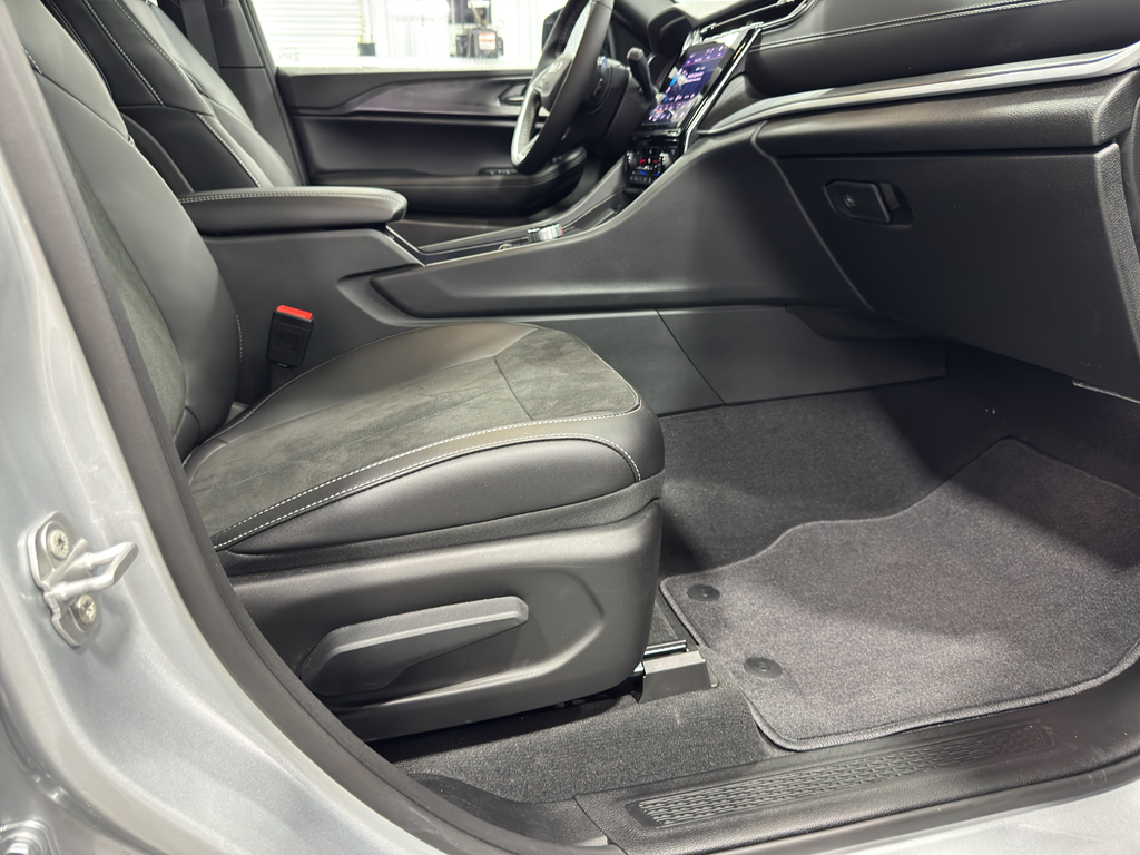 2025 Jeep Grand Cherokee Altitude X photo 19