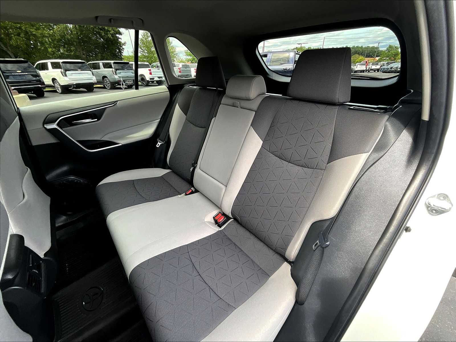 2023 Toyota RAV4 XLE photo 14