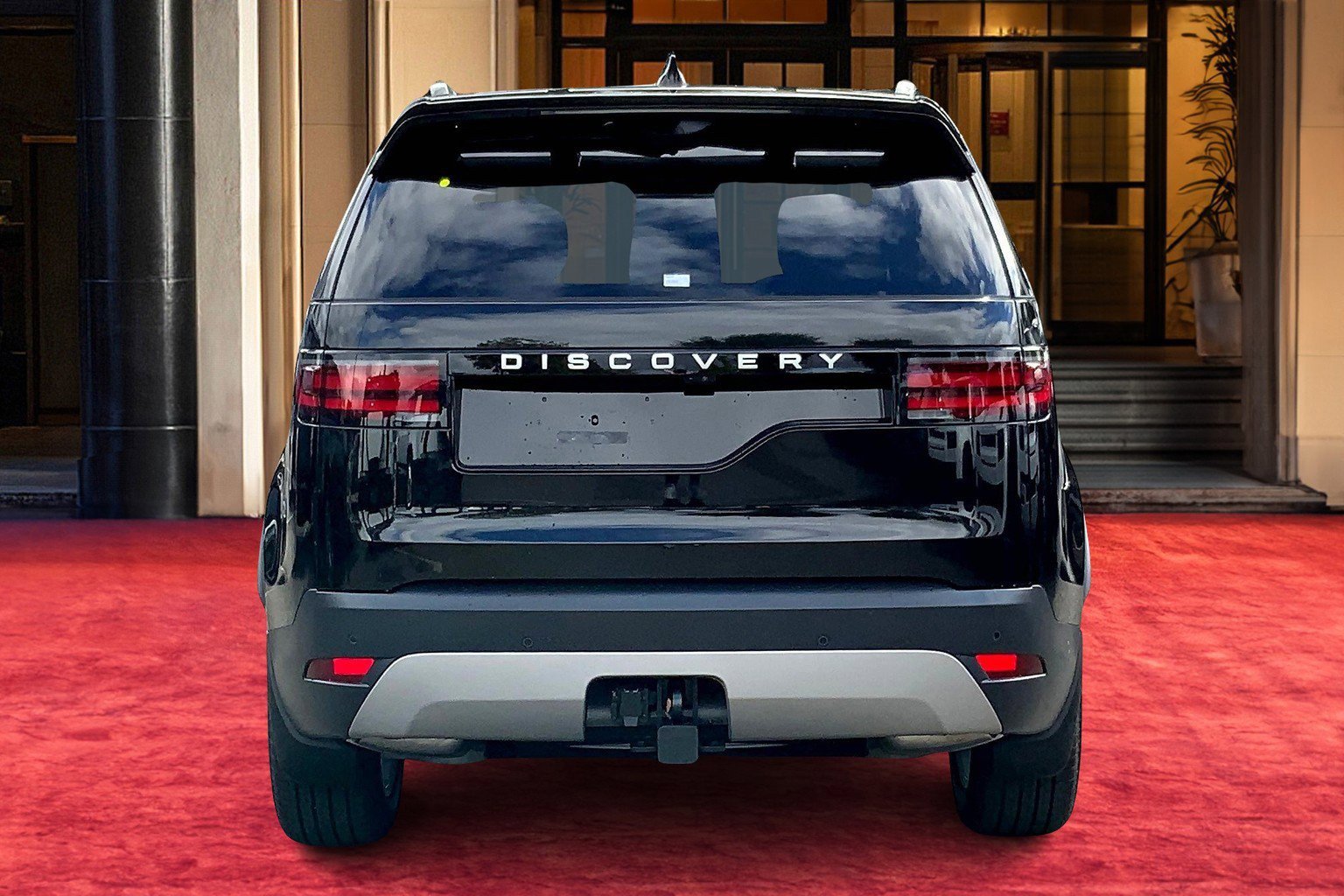 2025 Land Rover Discovery S photo 4
