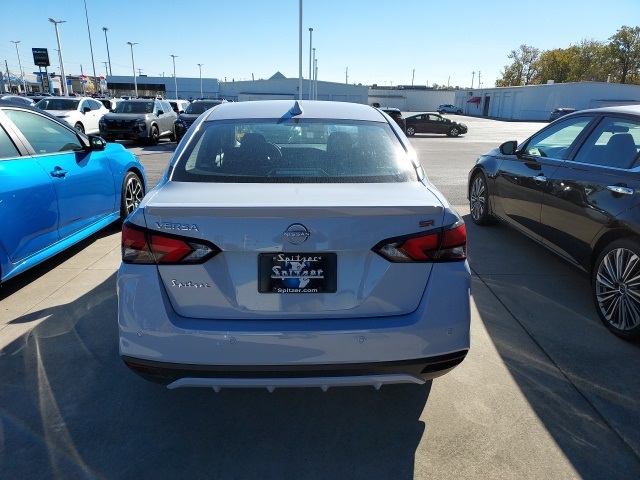 2025 Nissan Versa SR photo 3