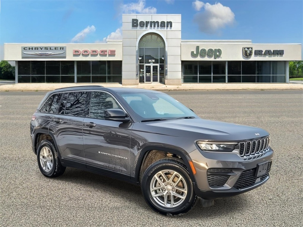 2025 Jeep Grand Cherokee Laredo's photo