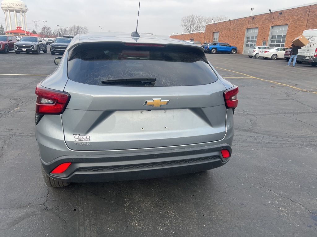 2024 CHEVROLET TRAX - Image 3