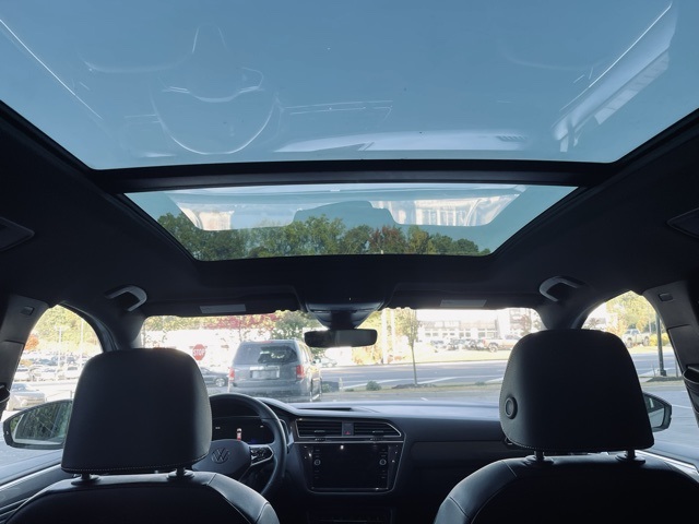 2024 Volkswagen Tiguan SE R-Line Black photo 3