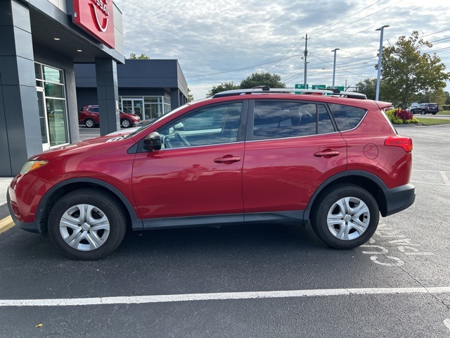2015 Toyota RAV4 LE photo 2