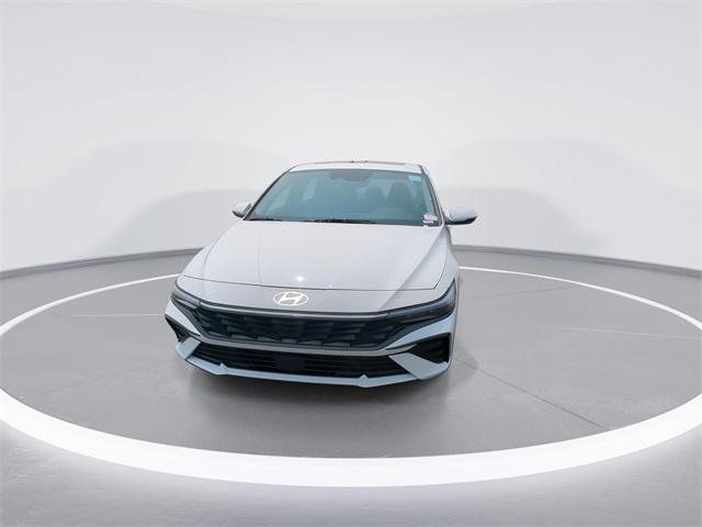 2025 Hyundai Elantra Hybrid Limited photo 3