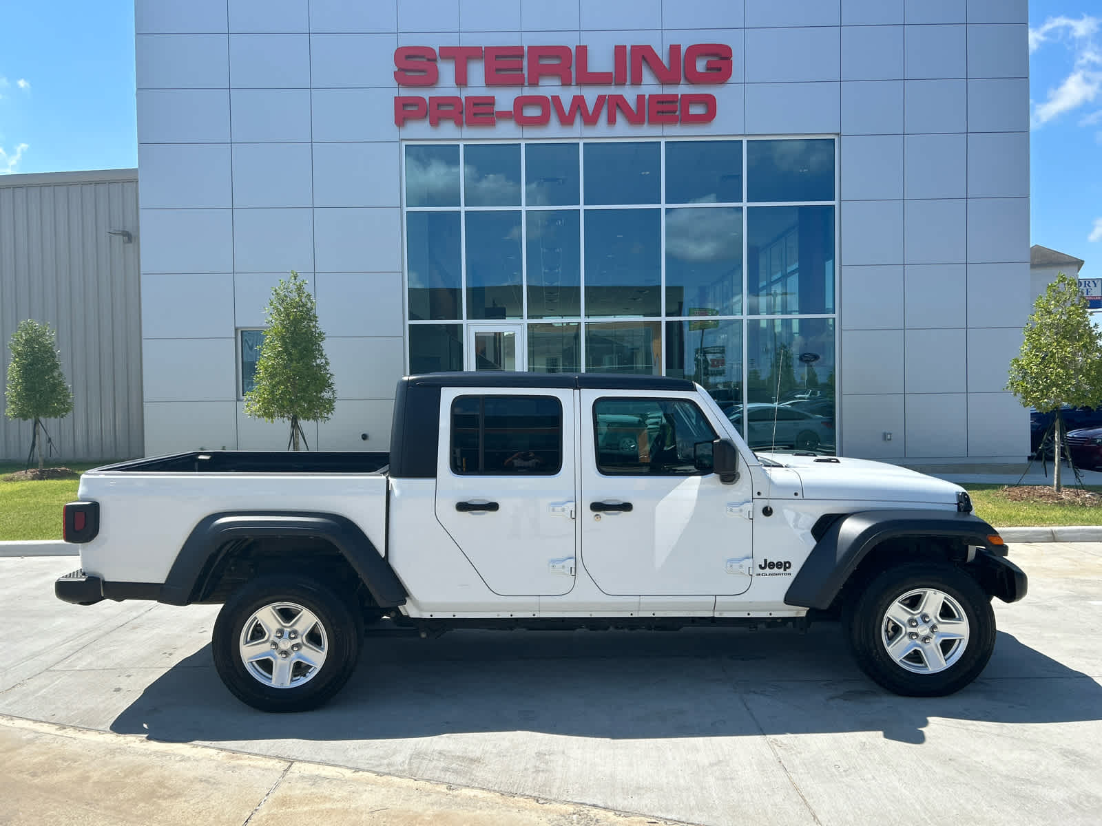 2023 Jeep Gladiator Sport S's photo