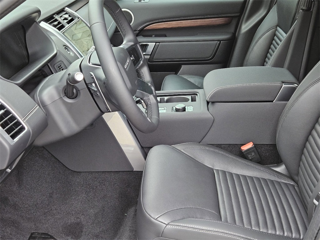 2025 Land Rover Discovery SE photo 11