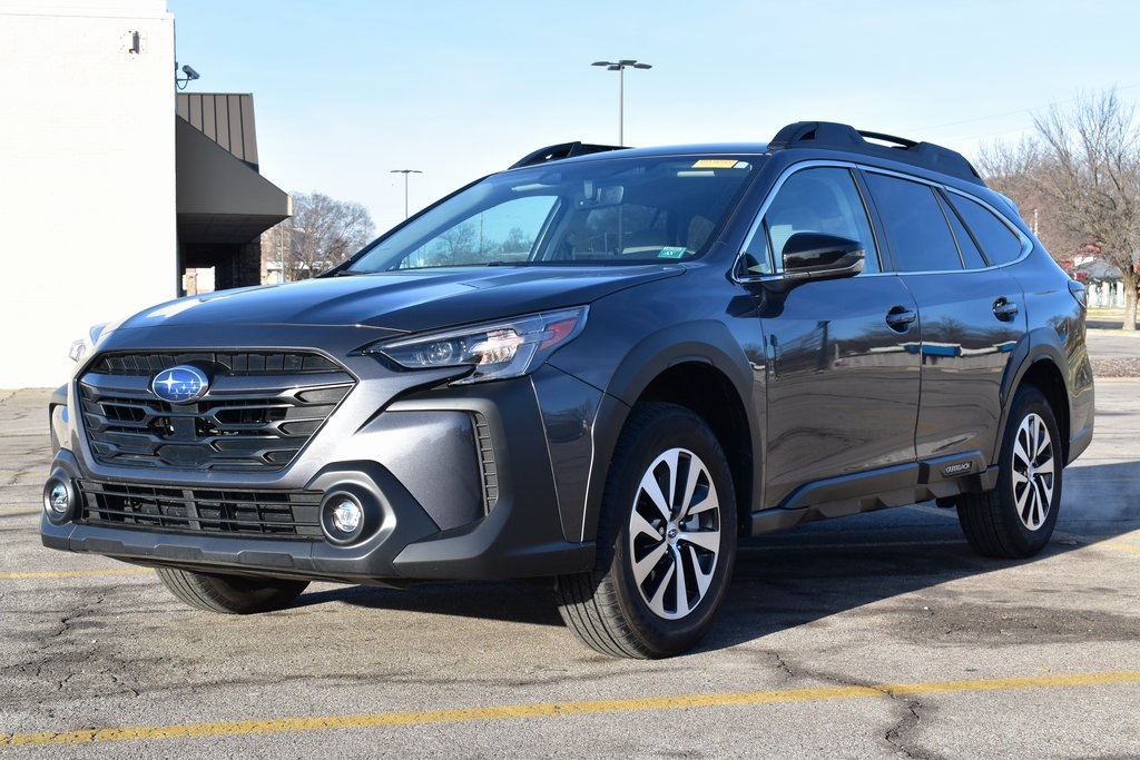 2025 Subaru Outback Premium's photo