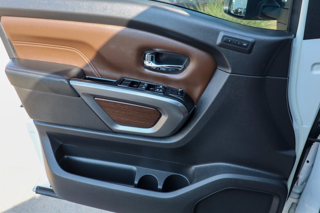 2016 Nissan Titan Platinum Reserve photo 14