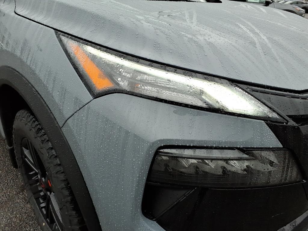 2026 Nissan Rogue SV photo 2