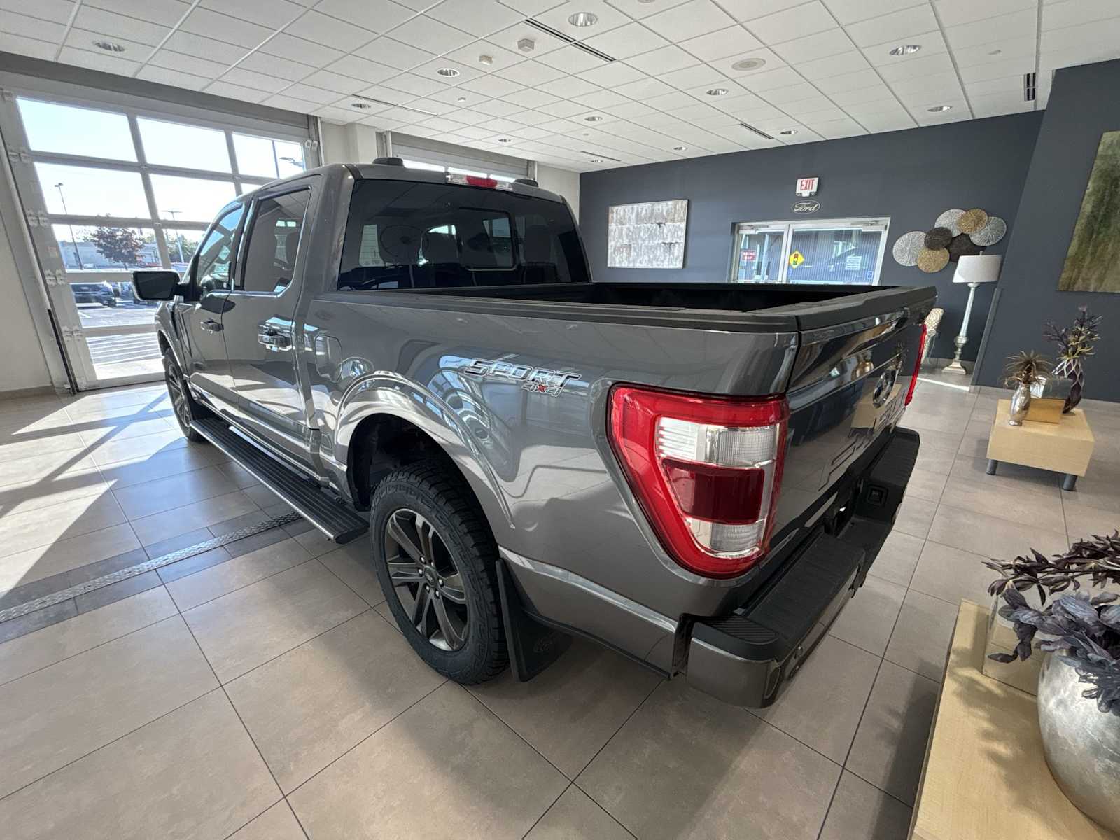 2023 Ford F-150 Lariat photo 4