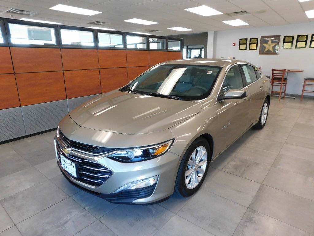 2022 Chevrolet Malibu 1LT photo 2