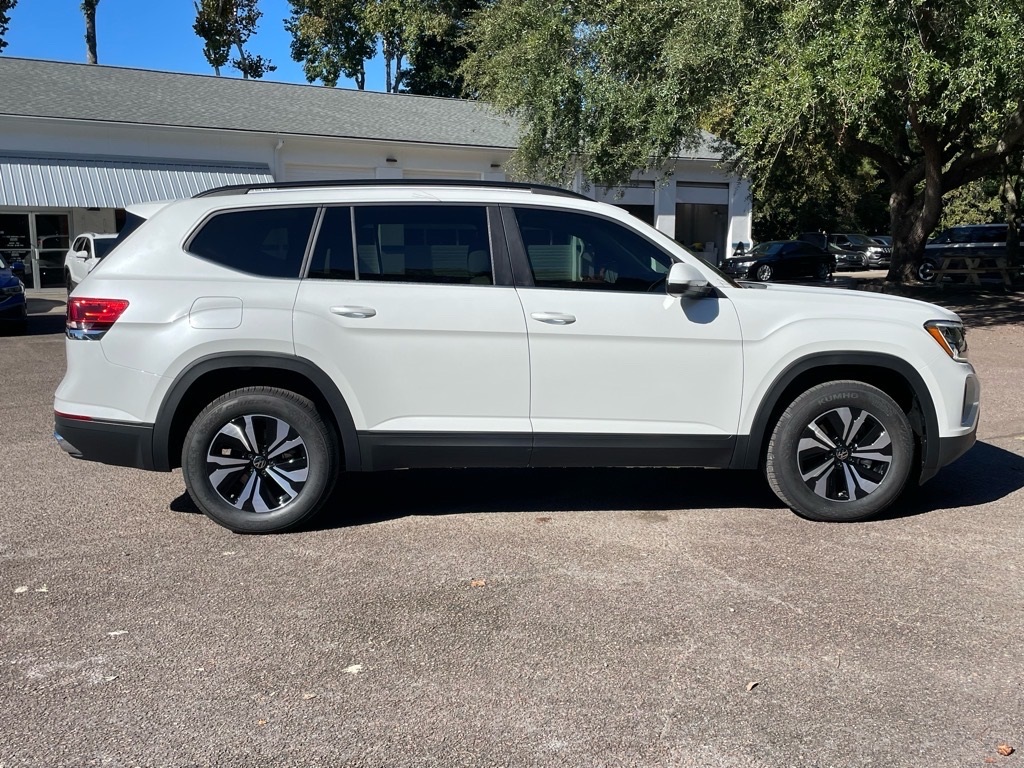 2026 Volkswagen Atlas SE photo 2