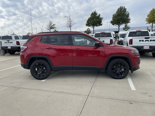2026 Jeep Compass Latitude Altitude photo 3
