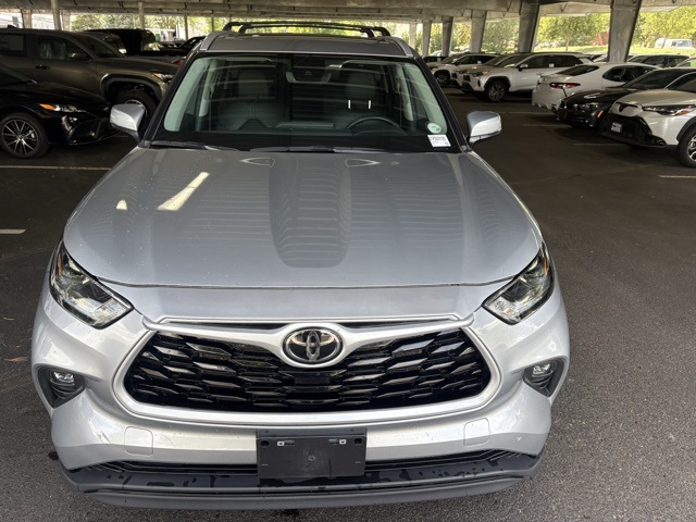 2023 Toyota Highlander XLE photo 2