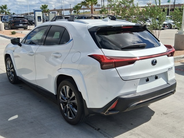 2022 Lexus UX 200 F SPORT photo 4