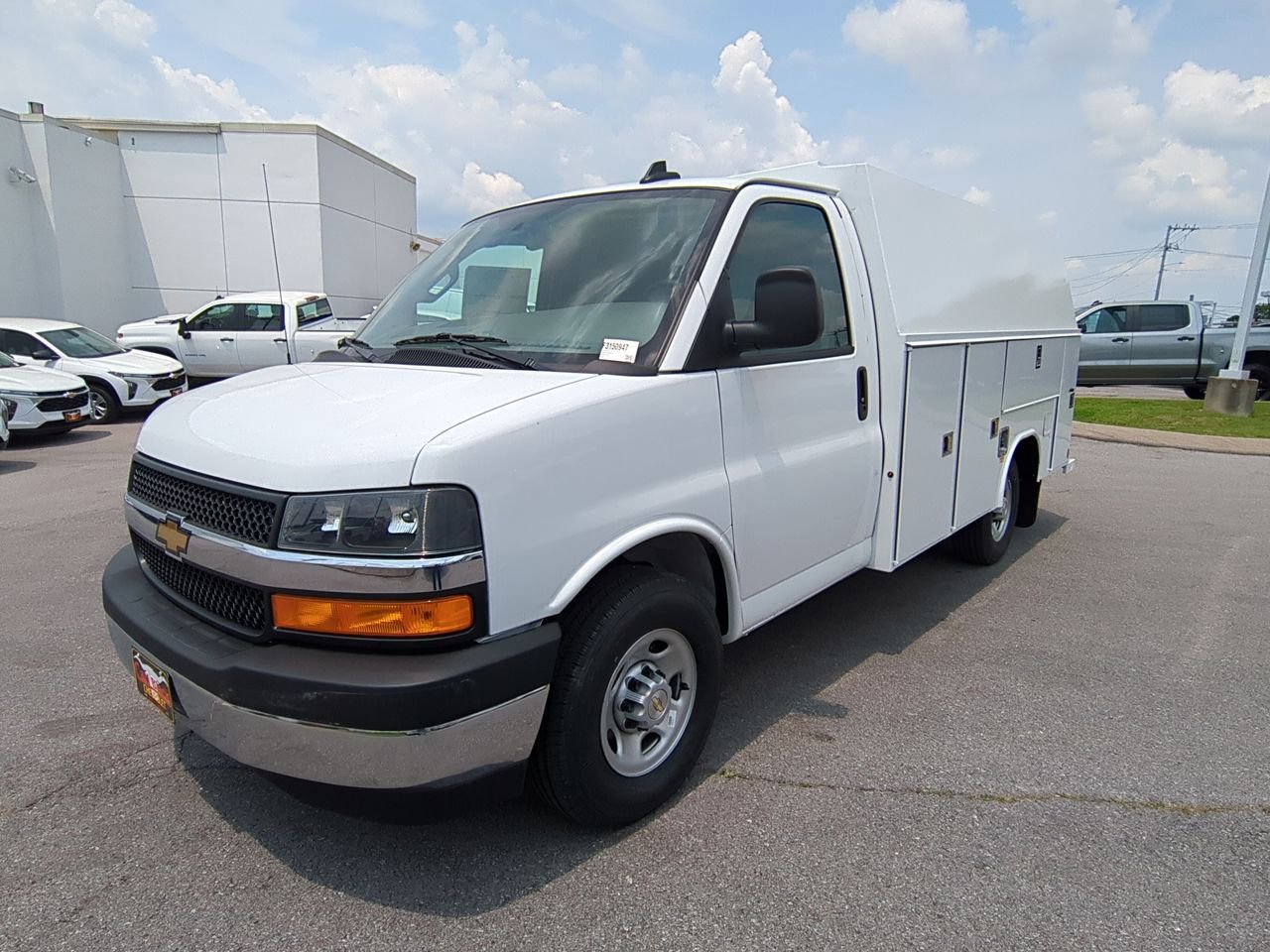 2025 Chevrolet Express Cutaway Base's photo