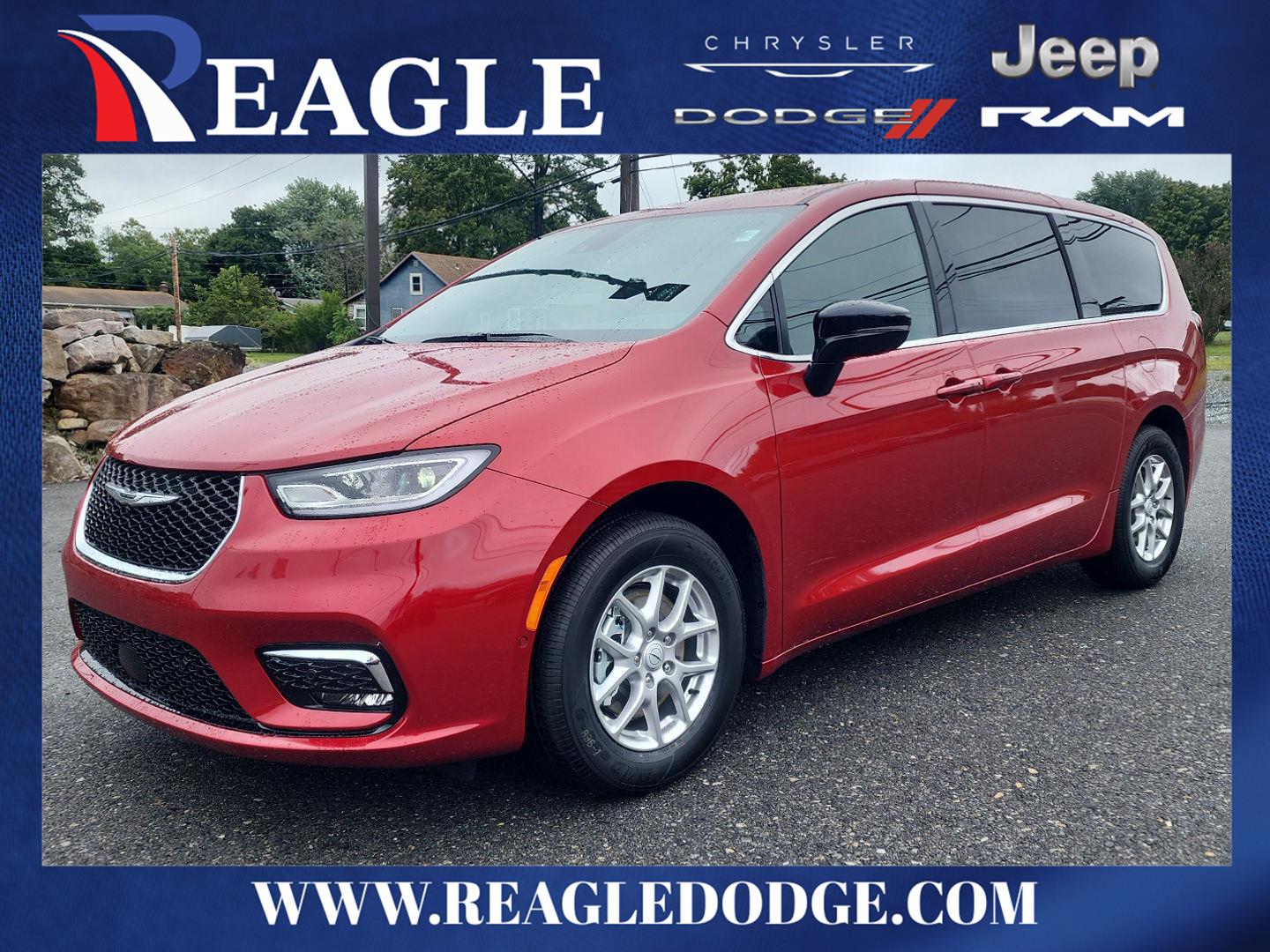 2026 Chrysler Pacifica Select's photo