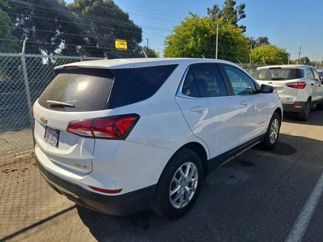 2022 Chevrolet Equinox LT photo 3