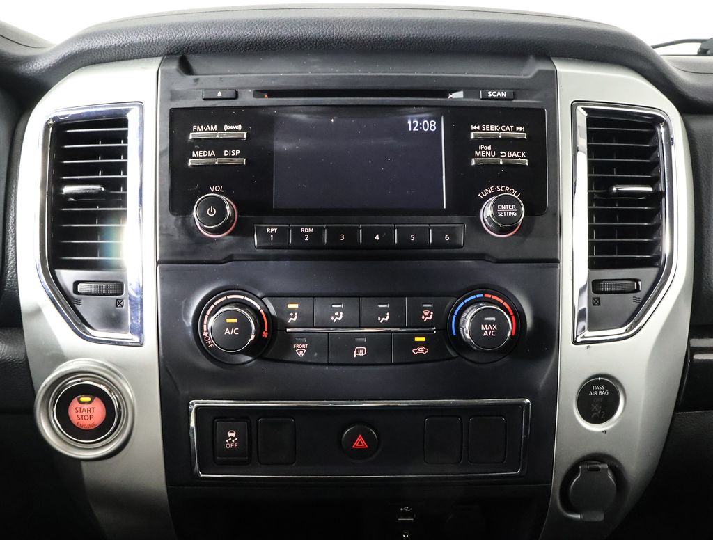 2018 Nissan Titan SV photo 9