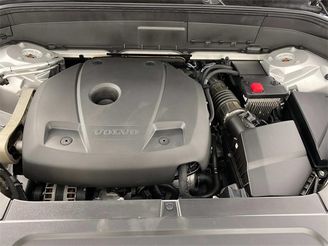 2022 Volvo XC90 T6 Momentum photo 29