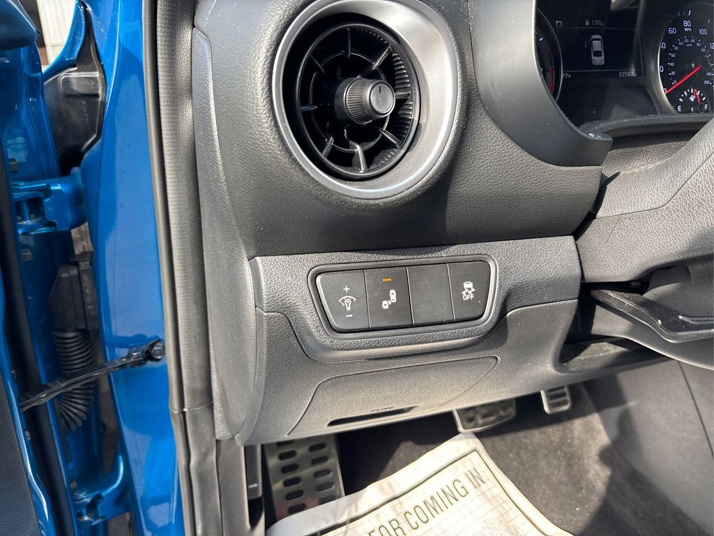 2024 Kia Forte GT-Line photo 32
