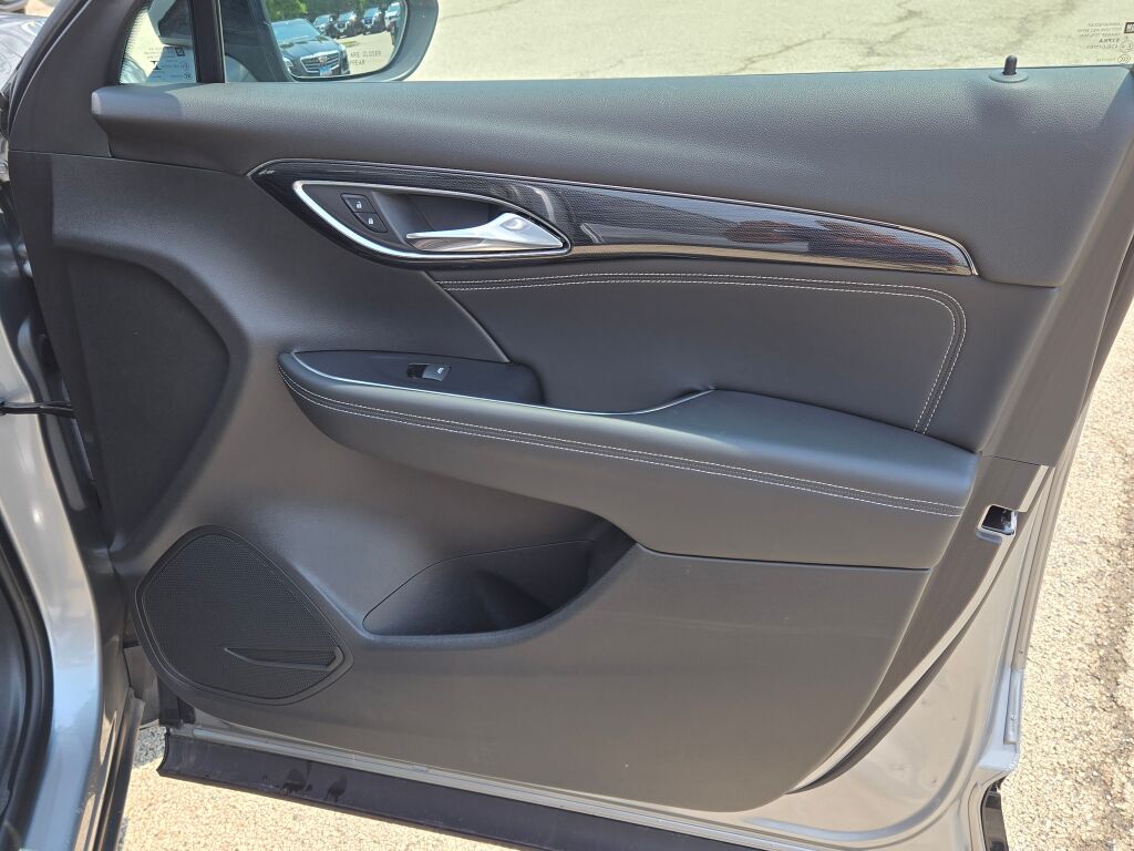 2023 Buick Envision Essence photo 6