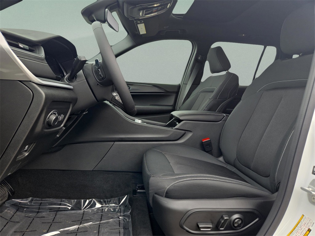 2025 Jeep Grand Cherokee Laredo photo 14