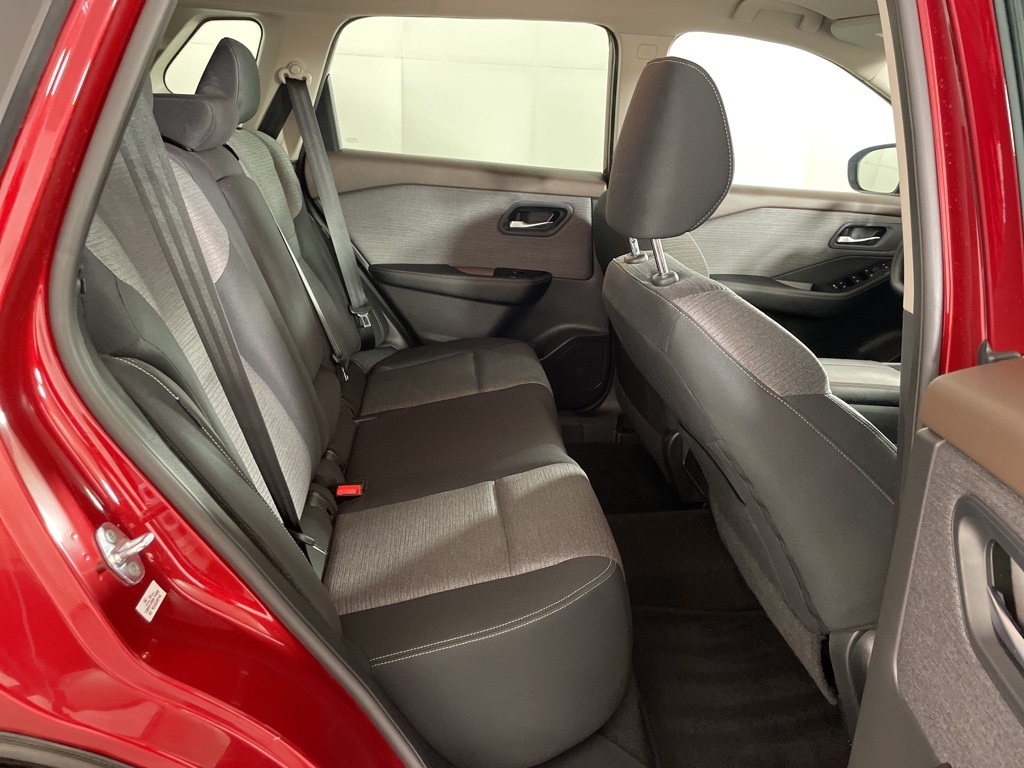 2022 Nissan Rogue SV photo 37