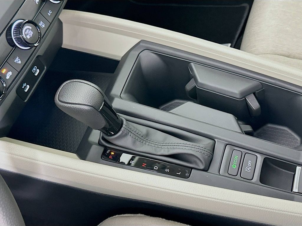 2025 Honda Accord LX photo 14