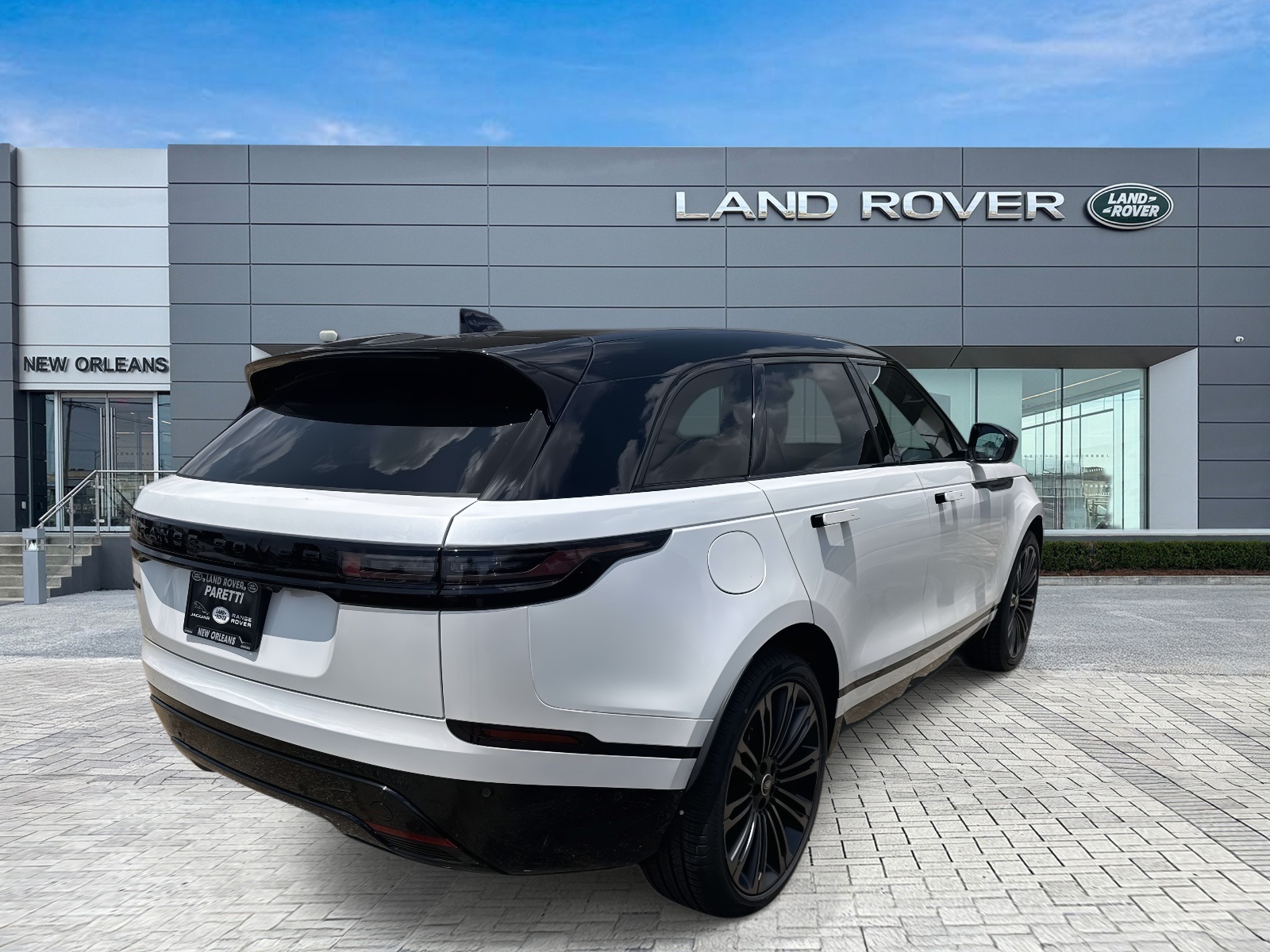 2026 Land Rover Range Rover Velar SE photo 4