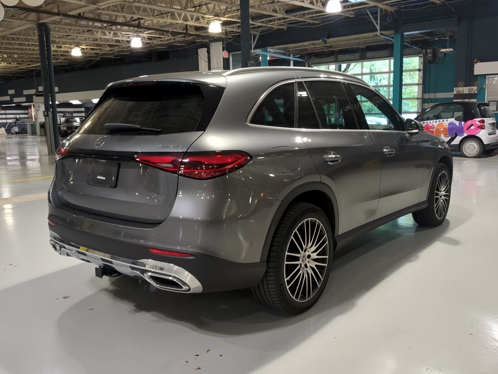 2023 Mercedes Benz GLC 300 4MATIC photo 5