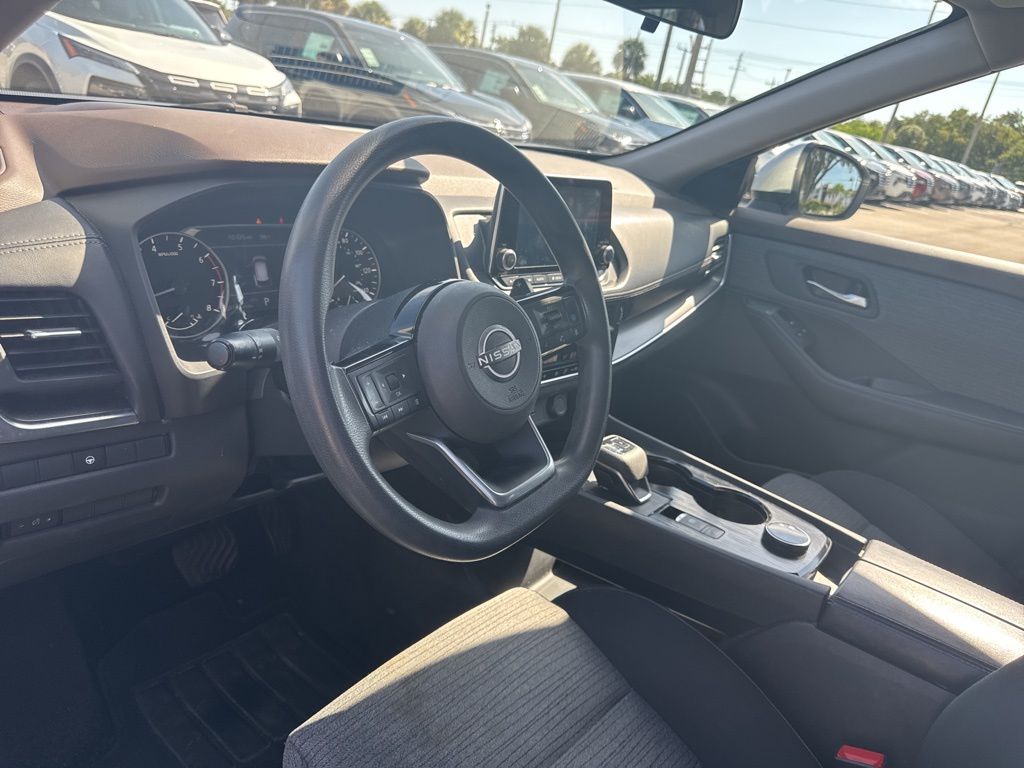 2023 Nissan Rogue SV photo 9