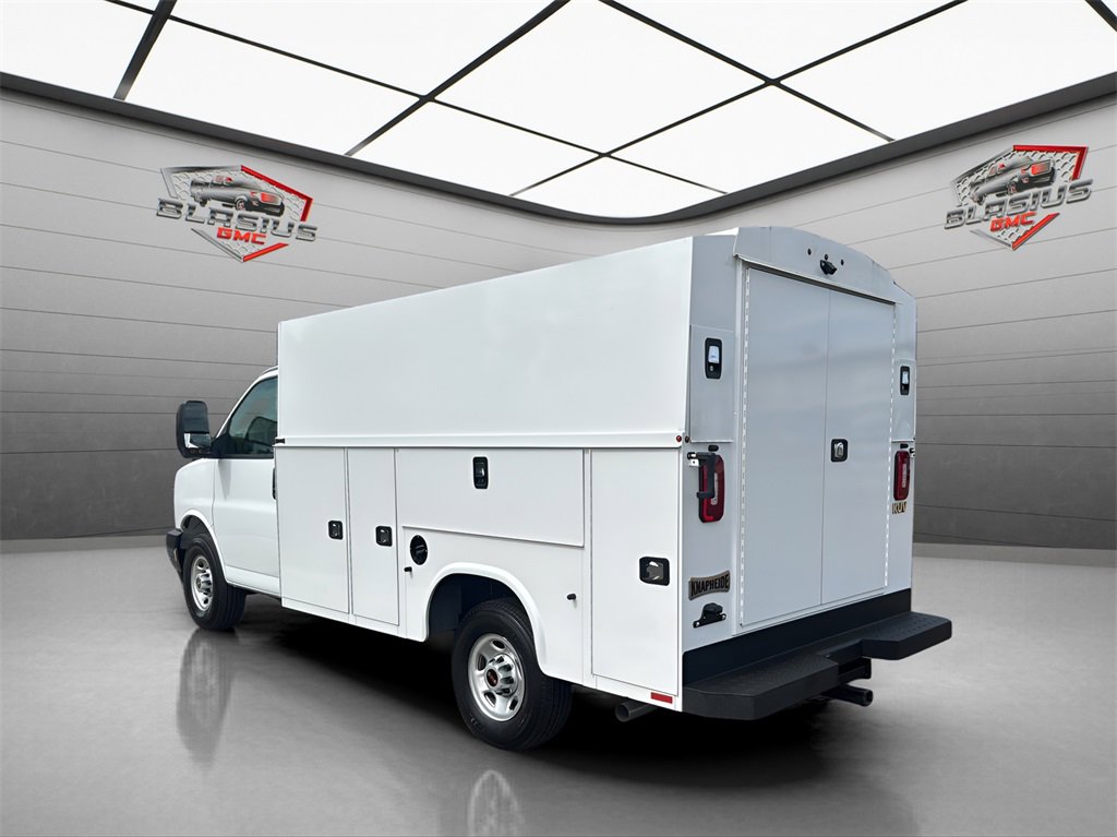 2025 Gmc Savana Cutaway 3500 photo 2