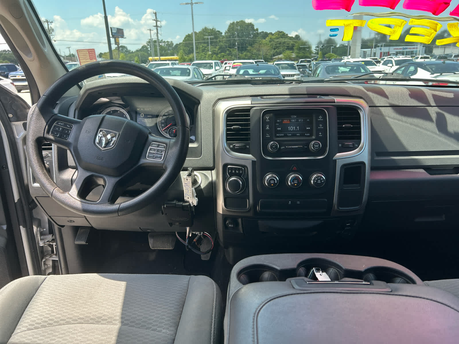2017 Ram 1500 SLT photo 12
