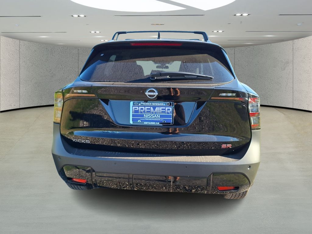 2026 Nissan Kicks SR photo 4