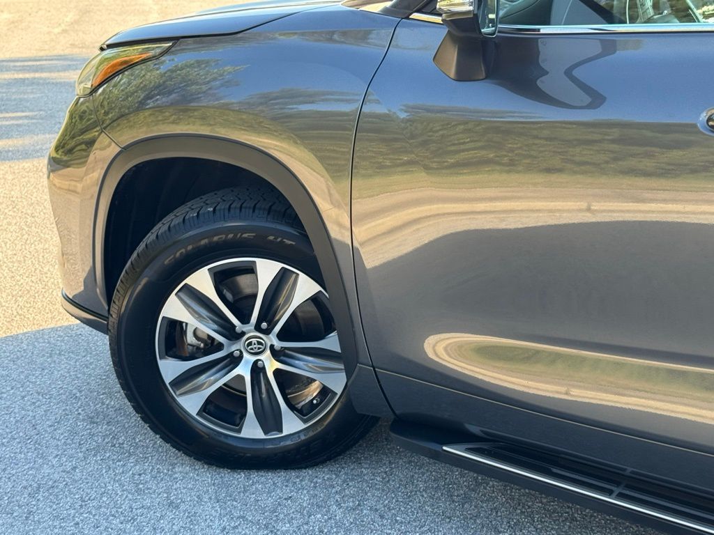 2023 Toyota Highlander XLE photo 5