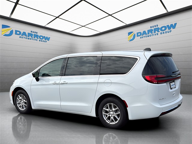 2026 Chrysler Pacifica photo 3