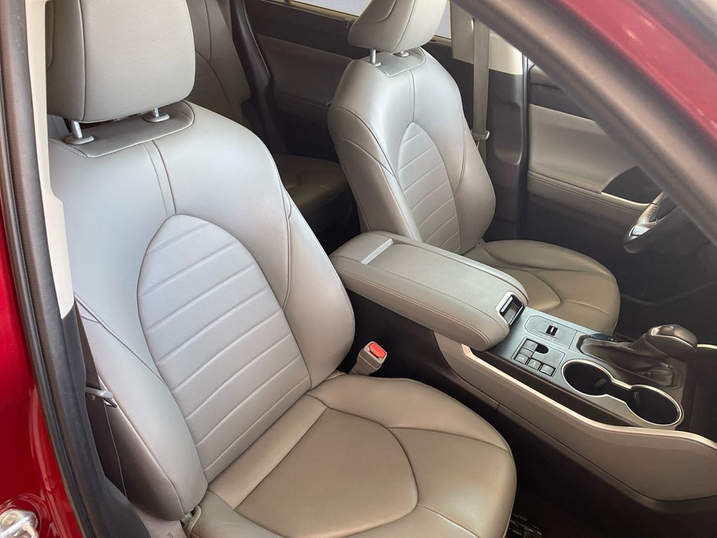 2023 Toyota Highlander XLE photo 14