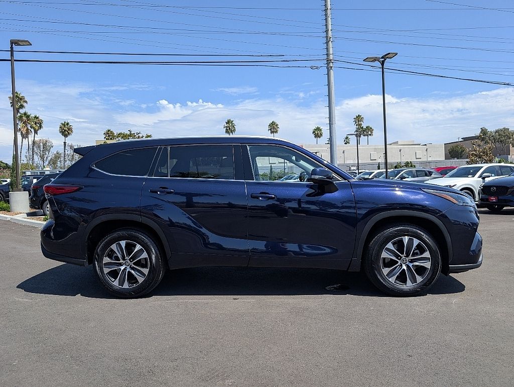 2022 Toyota Highlander XLE photo 4