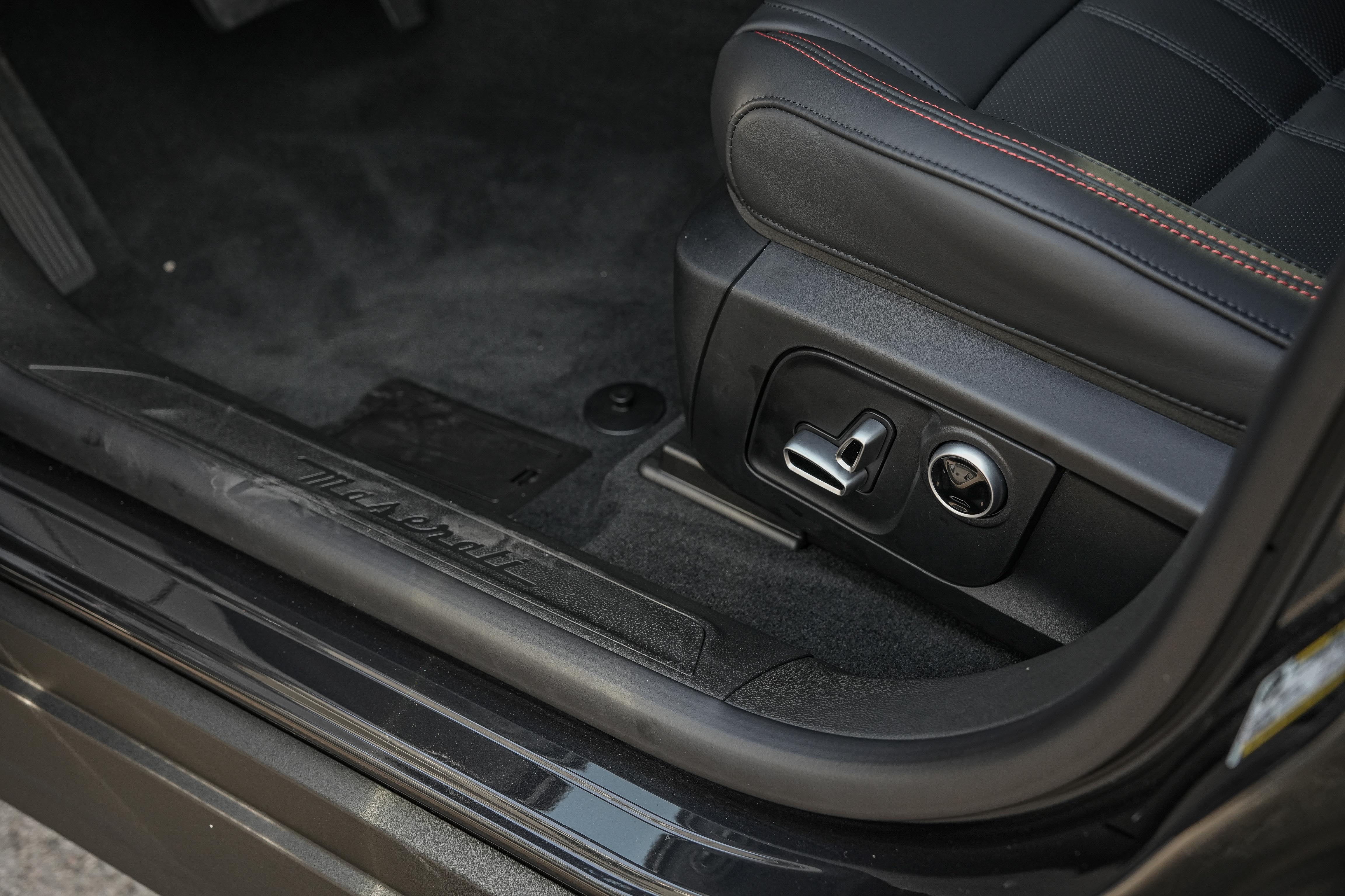 2024 Maserati Levante GT photo 11