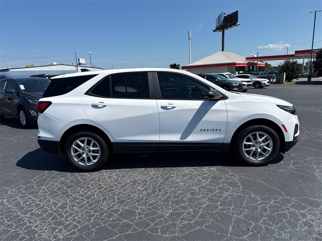 2023 Chevrolet Equinox LS photo 2
