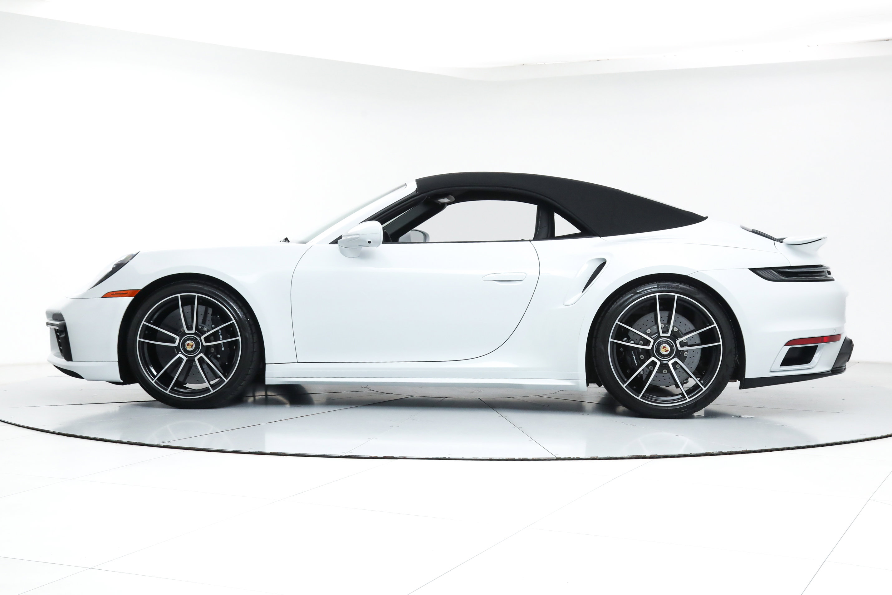 2023 Porsche 911 Turbo S Cabriolet photo 3