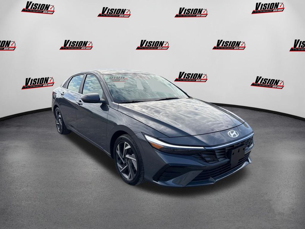 2024 Hyundai Elantra Hybrid Limited photo 3