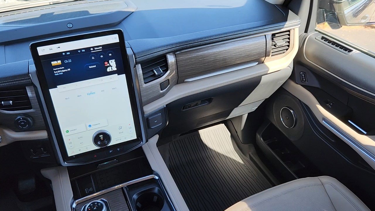 2023 Ford Expedition MAX Limited photo 6